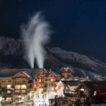 Station de ski Pic de Gance vue de nuit sur le village et les boutiques